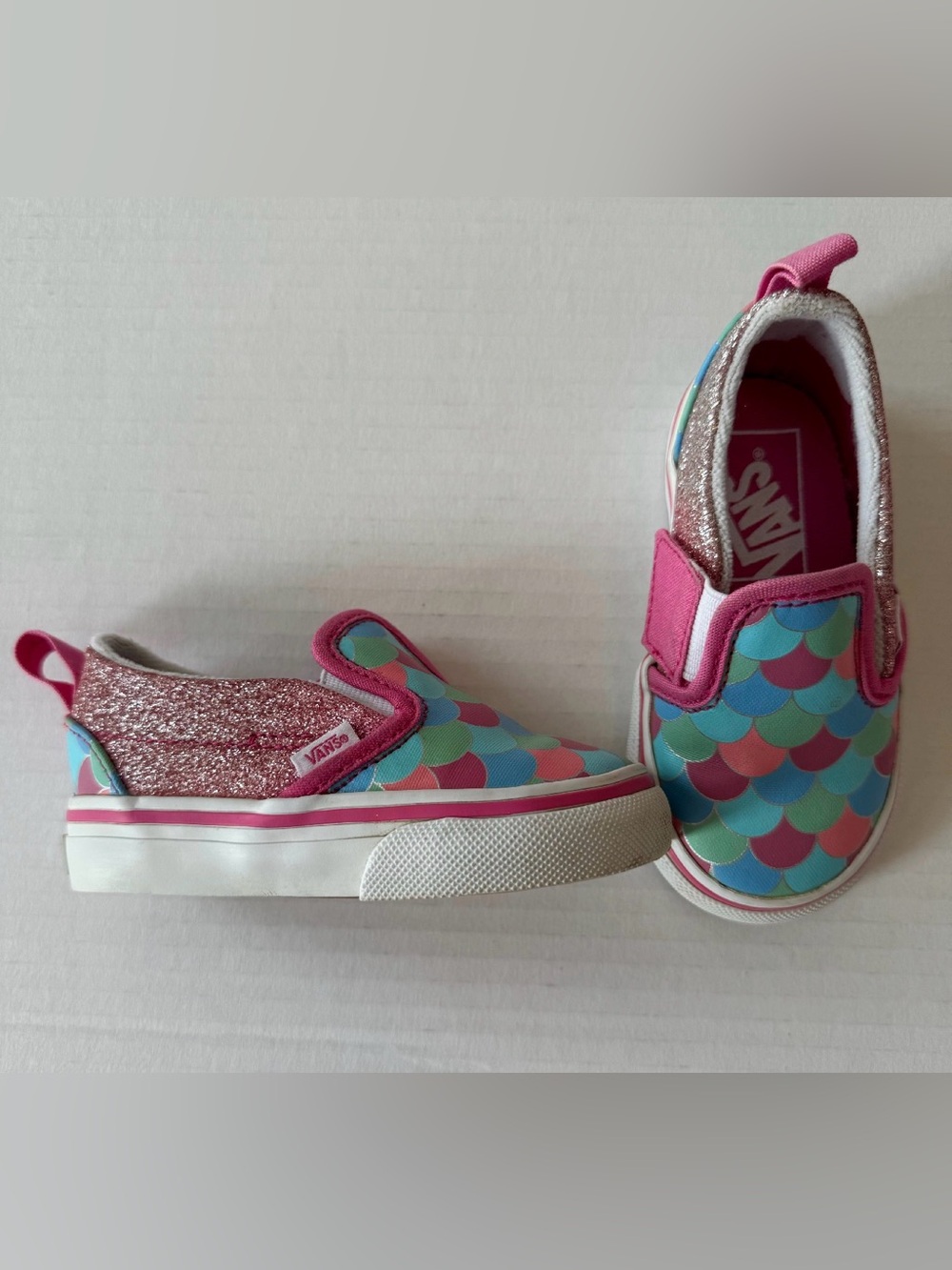 Vans Kids Slip-On Sneakers in Mermaid Tail and Sparkle Sides Size 5
